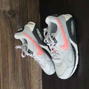 New Nike Air Max Kids Sneakers Size 5 Youth Gray Casual Everyday Walking Shoes